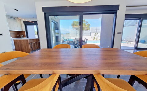 Aloa i: Mobilia, Pavimentazione, Legna, Interior Design, Pavimento, Tavolo, Cucina & Sala Da Pranzo Tavolo, Sedia, Sala Da Pranzo, Pavimento In Legno