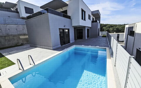 Aloa Iii: Casa, Porta, Villetta, Cortile, Sedia, Mobili Da Esterno, Backyard, Tavolo Esterno, Pianta Della Casa, Tenda