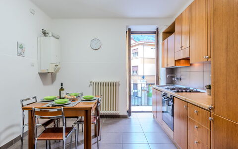 Cozy Holiday Home: Casa, Porta, Villetta, Cortile, Sedia, Mobili Da Esterno, Backyard, Tavolo Esterno, Pianta Della Casa, Tenda