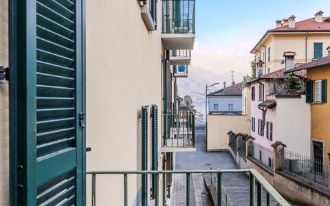 Cozy Holiday Home: Casa, Porta, Villetta, Cortile, Sedia, Mobili Da Esterno, Backyard, Tavolo Esterno, Pianta Della Casa, Tenda