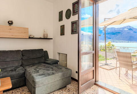 Onda Blu: Mobilia, Interior Design, Legna, Pavimentazione, Pavimento, Camera, Divano, Soggiorno, Appartamento, Casa
