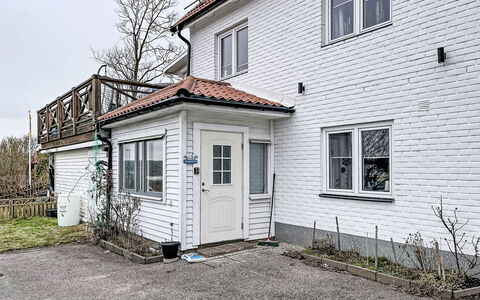 Stadsro: Casa, Porta, Villetta, Cortile, Sedia, Mobili Da Esterno, Backyard, Tavolo Esterno, Pianta Della Casa, Tenda