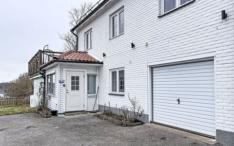 Stadsro: Casa, Porta, Villetta, Cortile, Sedia, Mobili Da Esterno, Backyard, Tavolo Esterno, Pianta Della Casa, Tenda