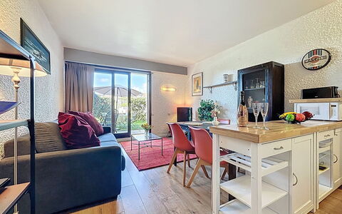 Les Dunes: Mobilia, Interior Design, Pavimentazione, Camera, Sedia, Tavolo, Soffitto, Cucina, Cucina & Sala Da Pranzo Tavolo, Apparecchio Major
