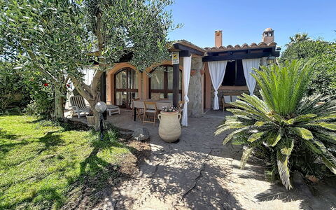 Viletta del Mirto: Estate, Giardino, Shade, Backyard, Ricorrere, Landscaping, Sedia, Hacienda, Mobili Da Esterno, Struttura Esterna