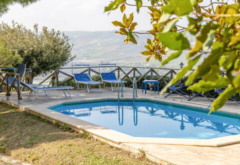 Casale Dolcemare: Blu, Piscina, Mobili Da Esterno, Ricorrere, Sedia, Shade, Eco Hotel, Landscaping, Lettino, Struttura Esterna