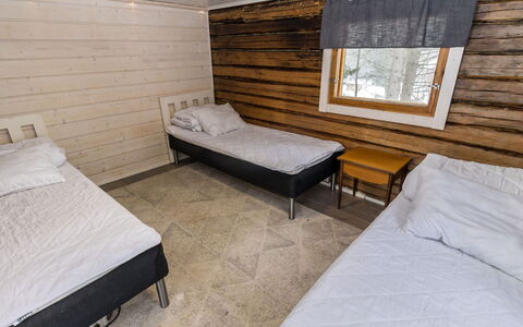 Villa Kökköharju: Legna, Pavimento, Pavimentazione, Letto, Camera Da Letto, Latifoglie, Telaio Del Letto, Plank, Pavimento In Legno, Color Legno