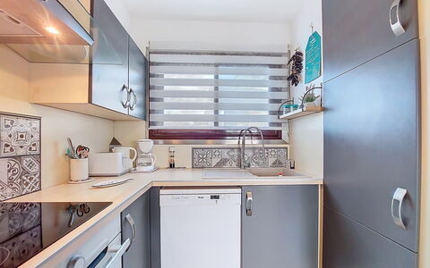 Juliette: Cucina, Controsoffitto, Elettrodomestico Da Cucina, Apparecchio Major, Interior Design, Cabinetry, Legna, Mobilia, Idraulico Fixture, Pavimentazione