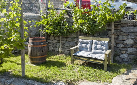Valtellina 645: Vaso Di Fiori, Giardino, Mobili Da Esterno, Muro ​​Di Pietra, Shade, Pianta Della Casa, Backyard, Flagstone, Landscaping