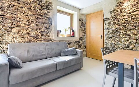Valtellina 645: Pavimentazione, Legna, Interior Design, Pavimento, Mobilia, Divano, Camera, Soggiorno, Muro ​​Di Pietra, Soffitto