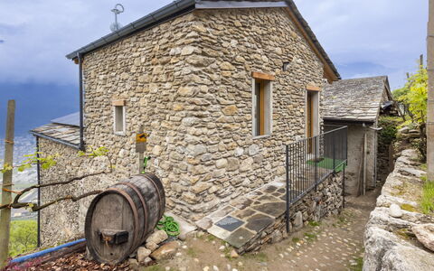 Valtellina 645: Parete, Costruzione, Casa, Architettura, Villetta, Tetto, Area Rurale, Porta, Insediamento Umano, Casa