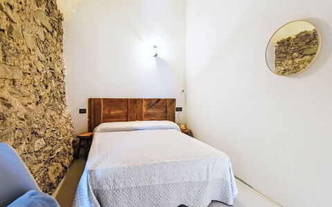 Valtellina 645: Parete, Camera Da Letto, Interior Design, Bedding, Letto, Lenzuolo, Pavimento, Telaio Del Letto, Camera, Soffitto
