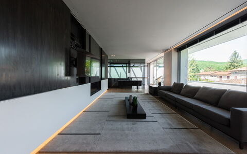 Villa Bilor Luxe: Pavimentazione, Interior Design, Legna, Pavimento, Soffitto, Architettura, Mobilia, Illuminazione, Soggiorno, Pavimento In Legno