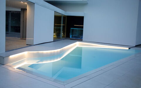 Villa Bilor Luxe: Materiale Composito, Piscina, Design, Ombra