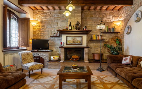 Il Giuncheto, Pool, Amazing View, Umbrian Countrys: Mobilia, Interior Design, Parete, Pavimentazione, Legna, Soggiorno, Soffitto, Tavolo, Illuminazione, Divano