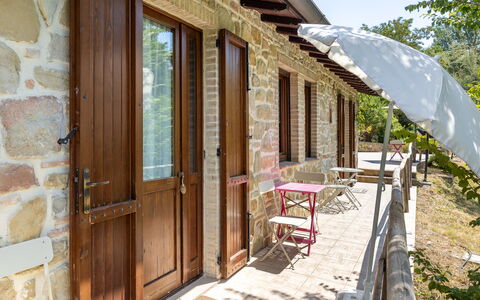 Il Giuncheto Apartments, Pool, Umbrian Countryside: Legna, Porta, Porta A Casa, Villetta, Portico, Latifoglie, Color Legno, Shade, Vaso Di Fiori, Cortile