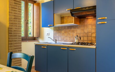 Il Giuncheto Apartments, Pool, Umbrian Countryside: Appartamento, Cucina, Apparecchio Major, Color Legno, Elettrodomestico, Elettrodomestico Da Cucina, Cabinetry, Pianta Della Casa, Controsoffitto