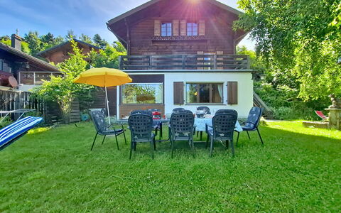 Chalet le Rhônasson: Casa, Casa, Arbusto, Villetta, Tetto, Giardino, Prato, Estate, Cortile, Landscaping