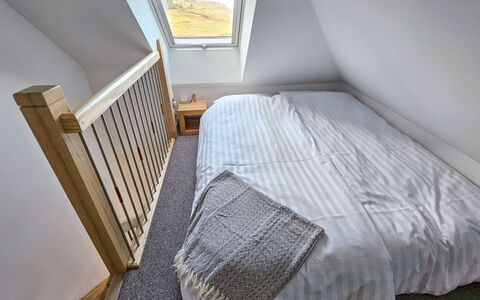 The Studio: Legna, Pavimentazione, Pavimento, Camera Da Letto, Interior Design, Letto, Soffitto, Pavimento In Legno, Bedding, Mobilia