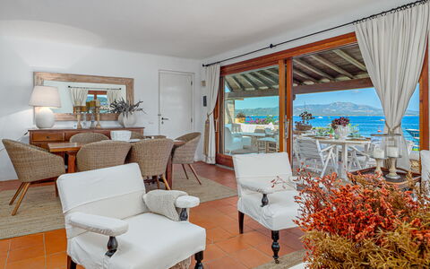 Residenza Rudalza: Mobilia, Sedia, Ricorrere, Vaso Di Fiori, Mare, Pianta Della Casa, Mobili Da Esterno, Balcone, Shade, Hotel