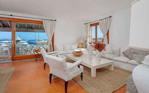 Residenza Rudalza: Mobilia, Tavolo, Pavimento, Sedia, Pavimentazione, Divano, Appartamento, Soggiorno, Cucina & Sala Da Pranzo Tavolo