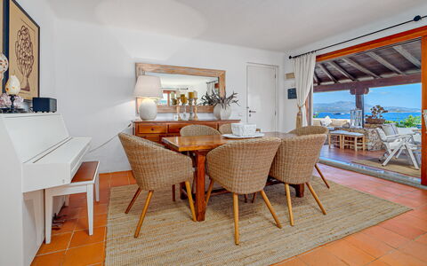 Residenza Rudalza: Mobilia, Sedia, Interior Design, Legna, Tavolo, Pavimentazione, Cucina & Sala Da Pranzo Tavolo, Pavimento, Soffitto, Sala Da Pranzo