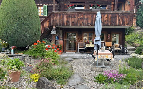 Gartenstudio Belle Vue: Arbusto, Casa, Giardino, Casa, Villetta, Groundcover, Landscaping, Backyard, Vaso Di Fiori