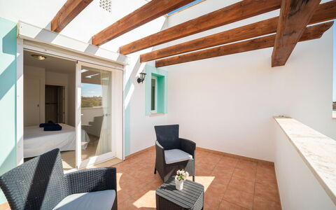 Cala Murada 102: Pavimentazione, Pavimento, Soffitto, Appartamento, Color Legno, Sedia, Shade, Latifoglie, Balcone, Pavimento In Legno