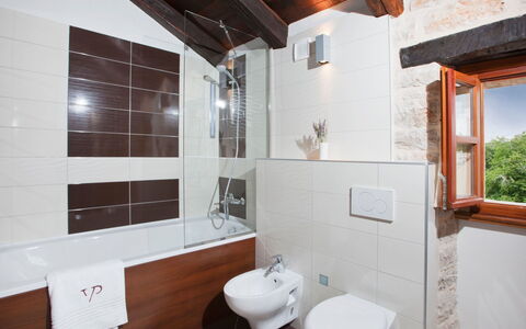 Poropati: Idraulico Fixture, Pavimentazione, Interior Design, Pavimento, Bagno, Rubinetto, Lavello, Idraulico, Soffitto, Casa