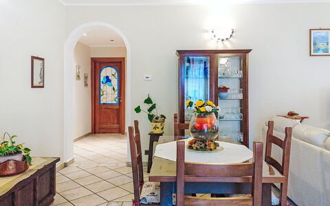 Dimora Lali: Mobilia, Interior Design, Pavimentazione, Pavimento, Soffitto, Tavolo, Camera, Illuminazione, Cucina & Sala Da Pranzo Tavolo, Sala Da Pranzo