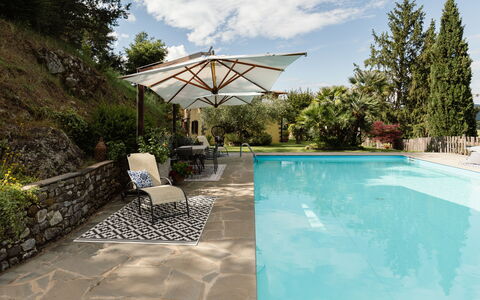 Villa Essiccatoio: Piscina, Mobili Da Esterno, Flagstone, Mobilia, Ombrello, Shade, Ricorrere, Sedia, Eco Hotel, Materiale Composito