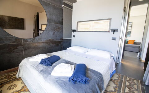 C-Home Historic House: Mobilia, Interior Design, Pavimento, Camera Da Letto, Letto, Pavimentazione, Lenzuolo, Bedding, Telaio Del Letto, Appartamento