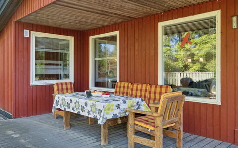 Sigge - 5Km from the Sea: Legna, Casa, Portico, Deck, Latifoglie, Tetto, Color Legno, Pavimento In Legno, Eco Hotel