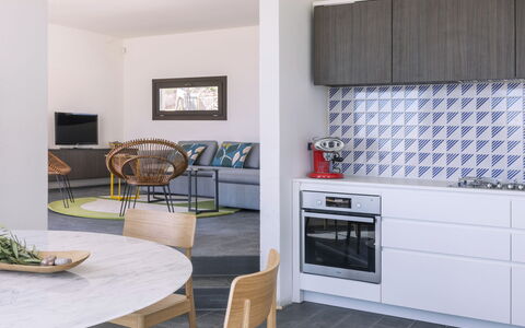 Villa Stornella: Mobilia, Interior Design, Pavimentazione, Pavimento, Legna, Camera, Cucina, Illuminazione, Sedia, Soffitto