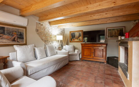 Il Casale di San Jacopo con Piscina Privata: Mobilia, Parete, Pavimentazione, Interior Design, Legna, Divano, Pavimento, Camera, Soffitto, Soggiorno
