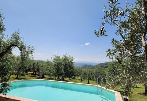 Il Casale di San Jacopo con Piscina Privata: Blu, Piscina, Shade, Backyard, Landscaping, Giardino, Eco Hotel, Estate, Ricorrere, Cortile