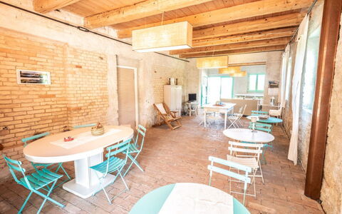 Villa Checco: Mobilia, Legna, Sedia, Interior Design, Tavolo, Pavimentazione, Pavimento, Ristorante, Cucina & Sala Da Pranzo Tavolo, Sala Da Pranzo