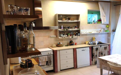 Villa Checco: Elettrodomestico Da Cucina, Cucina, Mobilia, Apparecchio Major, Controsoffitto, Interior Design, Cabinetry, Pavimentazione, Scaffalature, Mensola