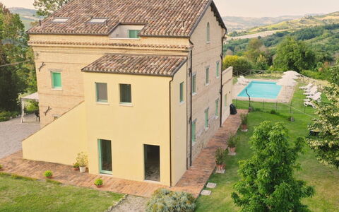 Villa Checco: Piscina, Zona Residenziale, Casa, Materiale Composito, Estate, Agriturismo, Villa, Landscaping, Mobili Da Esterno, Cortile