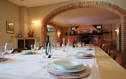 Terre di Giano Private Pool and View, Umbria: Mobilia, Interior Design, Tavolo, Sedia, Soffitto, Lampada, Cucina & Sala Da Pranzo Tavolo, Sala Da Pranzo, Camera, Illuminazione