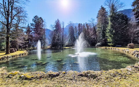 Grubhof: Acqua, Risorse Idriche, Fontana, Alveo, Giochi D'Acqua, Giardino, Riflessione, Stagno, Larice, Parco