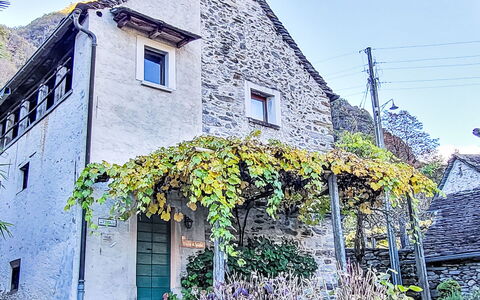 Casa Sambuco: Catena Montuosa, Valle, Alpi, Cresta, Vertice, Quartier Generale