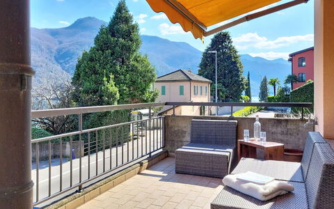Apt. Marina: Giardino, Shade, Prato, Landscaping, Cortile, Parco