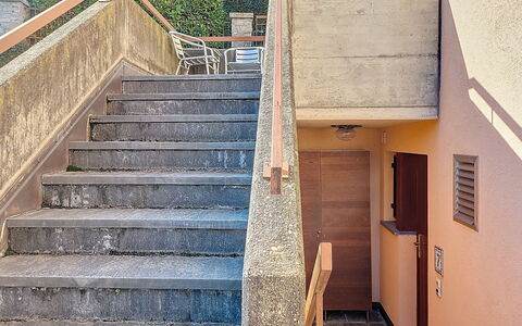 Apt. Marina: Giardino, Shade, Prato, Landscaping, Cortile, Parco