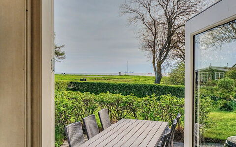 Kato - 125M from the Sea: Tetto, Casa, Casa, Villetta, Raccordo, Estate, Driveway, Edifici Giardino, Cortile, Capannone