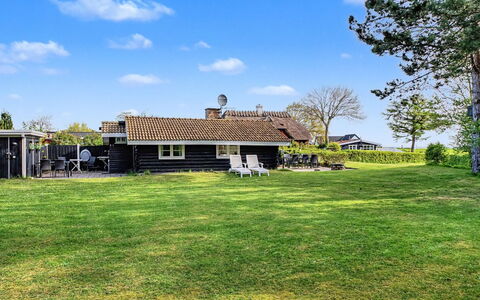 Kato - 125M from the Sea: Tetto, Casa, Casa, Villetta, Raccordo, Estate, Driveway, Edifici Giardino, Cortile, Capannone