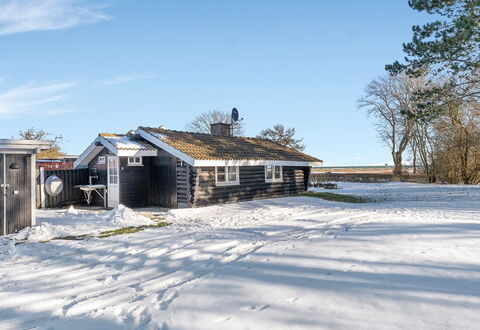 Kato - 125M from the Sea: Cielo, Legna, Ramo, Tetto, Casa, Inverno, Architettura, Villetta, Casa, Neve