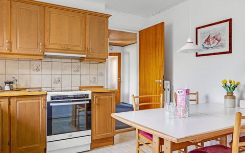 Wildemor - 30Km from the Sea: Mobilia, Pavimentazione, Interior Design, Cucina, Legna, Cabinetry, Elettrodomestico Da Cucina, Pavimento, Controsoffitto, Apparecchio Major