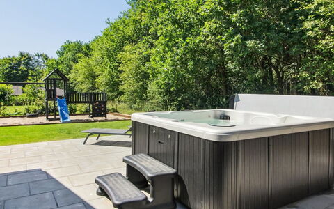 Biergh - 30Km from the Sea: Idraulico Fixture, Vasca Da Bagno, Giardino, Piscina, Vasca Idromassaggio, Cortile, Pianta Della Casa, Landscaping, Backyard
