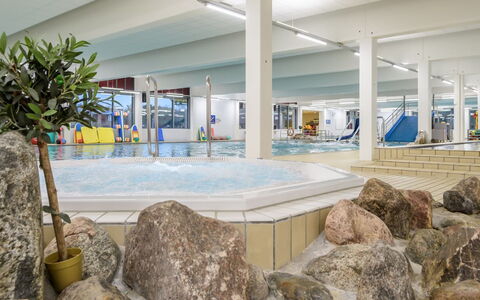 Biergh - 30Km from the Sea: Materiale Composito, Soffitto, Piscina, Sala, Hotel, Centro Ricreativo, Ricorrere, Quartier Generale